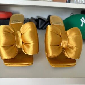 Jeffrey Campbell Women’s Bow Down Slide Sandal - Gold